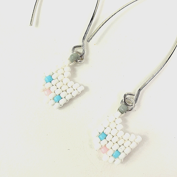 White Kitty Mini Seedbead Cute Earrings - Picture 3 of 3